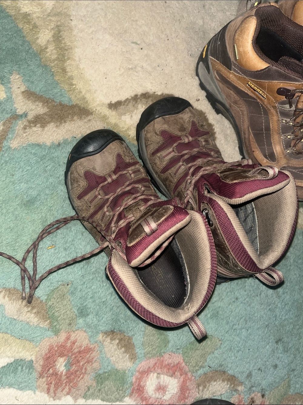 Keen Brown and Burgundy Leather Hiking Boot women size 7 hiker good condition.